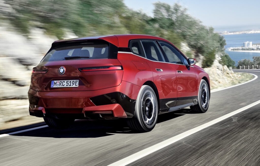 BMW iX: il Suv elettrico con 600km di autonomia