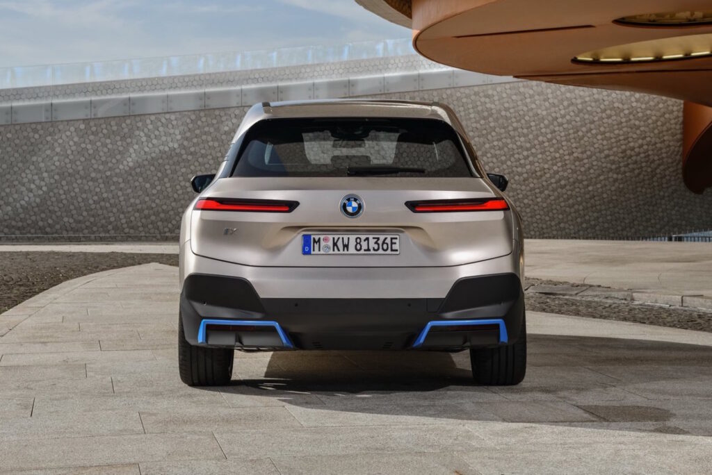 BMW iX: il Suv elettrico con 600km di autonomia