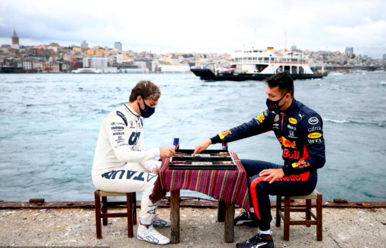 Gasly (Alpha Tauri) con Alexander Albon (Red Bull) - Gran premio di Turchia