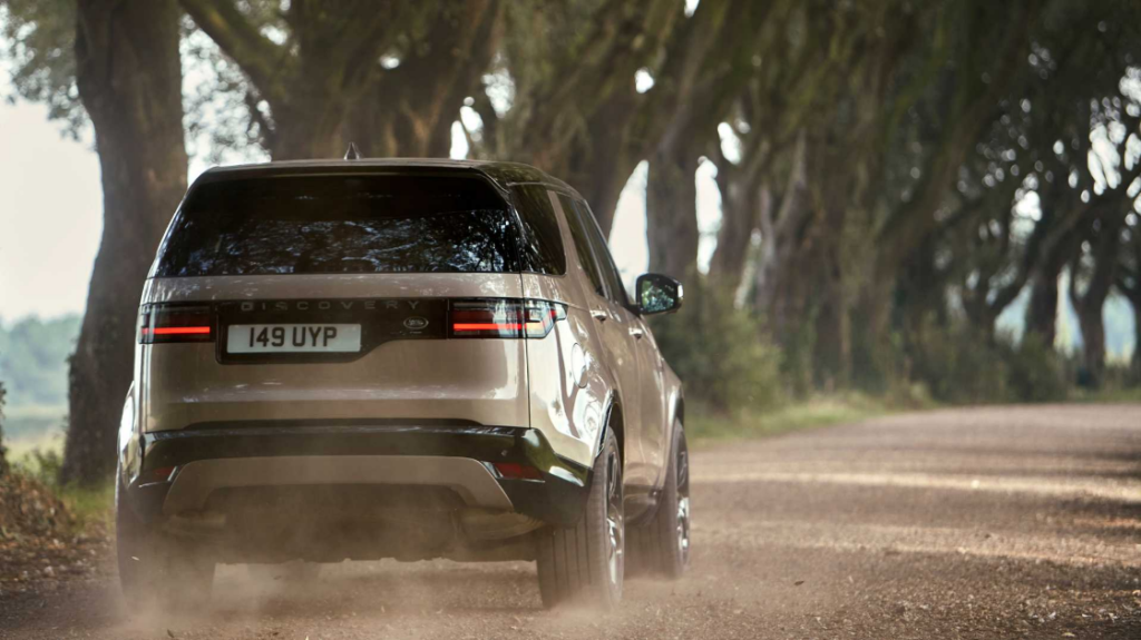 Land Rover Discovery: debutta il Model Year 2021 con nuovi motori