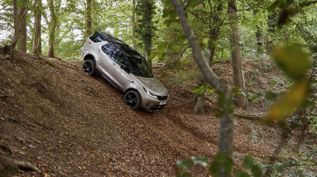 Land Rover Discovery: debutta il Model Year 2021 con nuovi motori