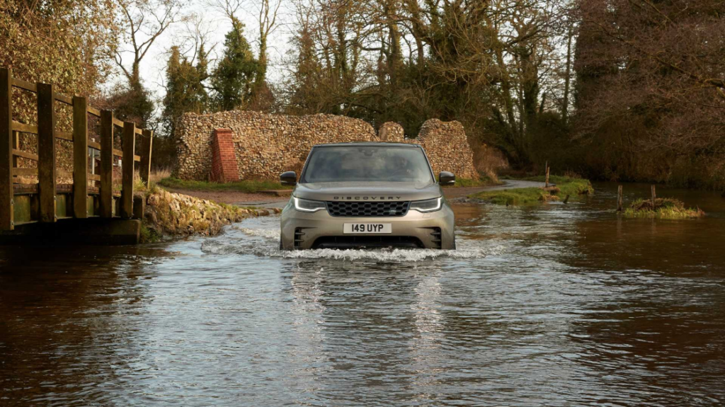 Land Rover Discovery: debutta il Model Year 2021 con nuovi motori