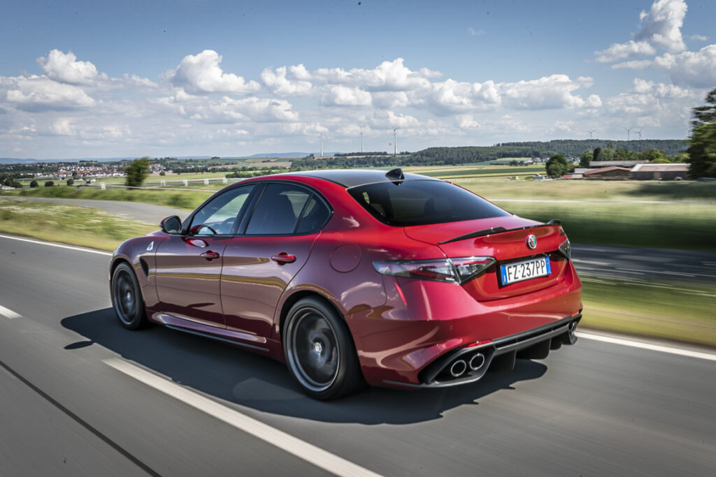 Alfa Romeo Giulia Quadrifoglio 2020: test  della rossa da competizione