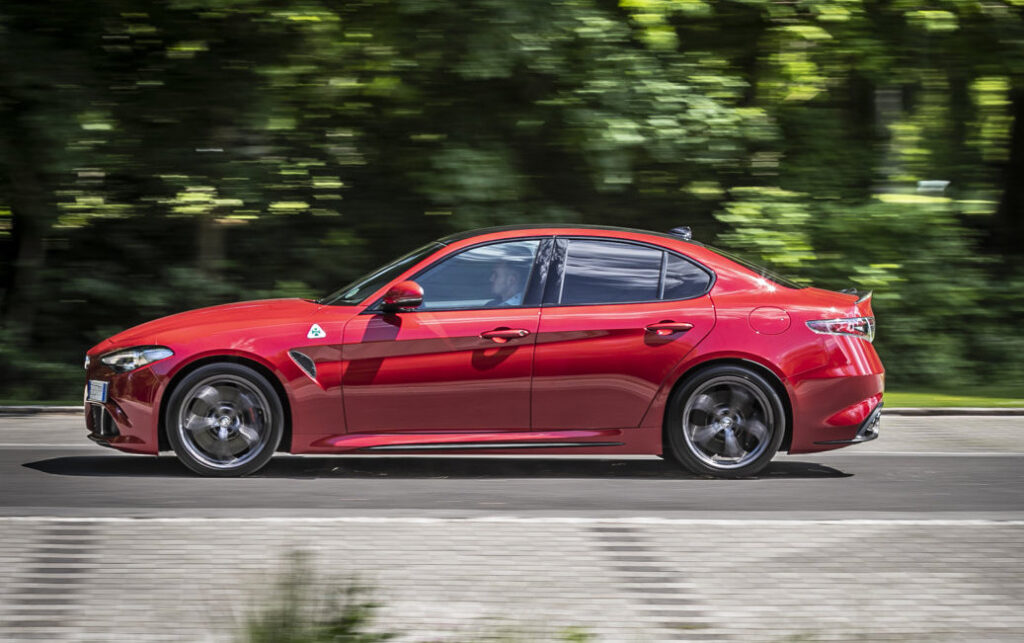 Alfa Romeo Giulia Quadrifoglio 2020: test  della rossa da competizione