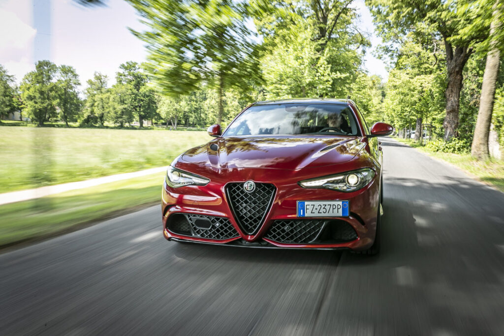 Alfa Romeo Giulia Quadrifoglio 2020: test  della rossa da competizione