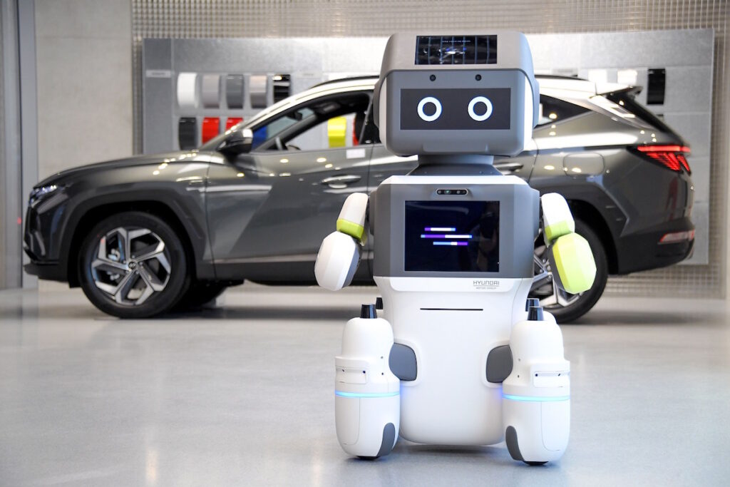 DAL-e robot umanoide di Hyundai per gli showroom e servizio clienti