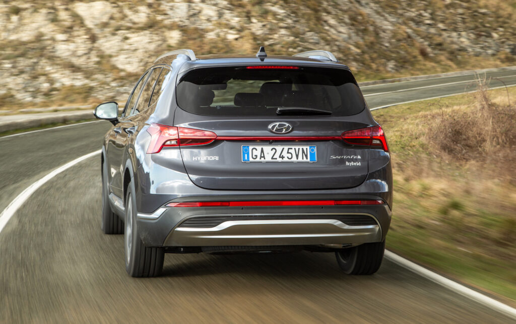 Hyundai Santa Fe: arriva l’ibrida 4x4 con 7 posti