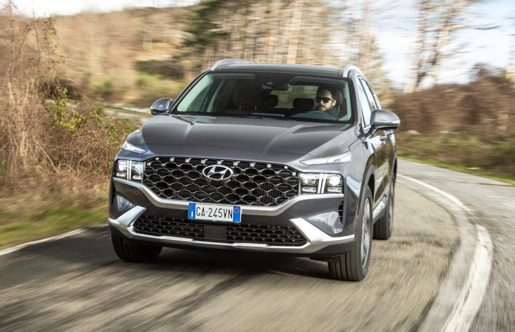 Hyundai Santa Fe: arriva l’ibrida 4x4 con 7 posti