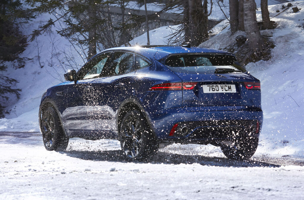 Jaguar E-Pace 2021: ibrido leggero oppure plug-in