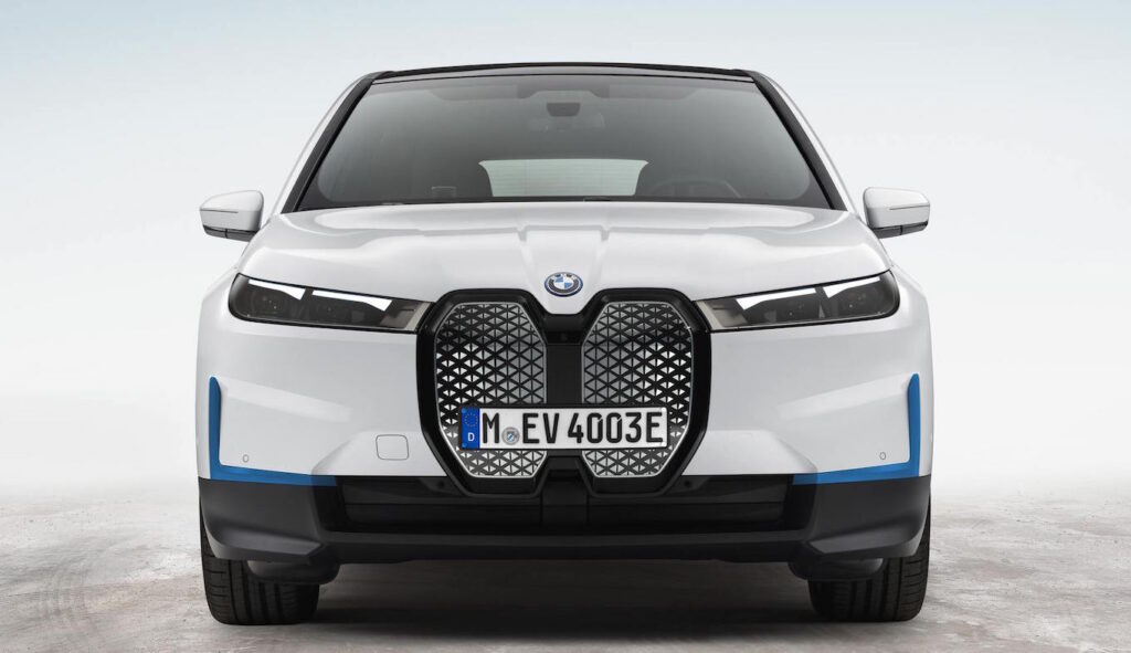 BMW iX xDrive50 e iX xDrive40: i nuovi SUV elettrici da 500 CV