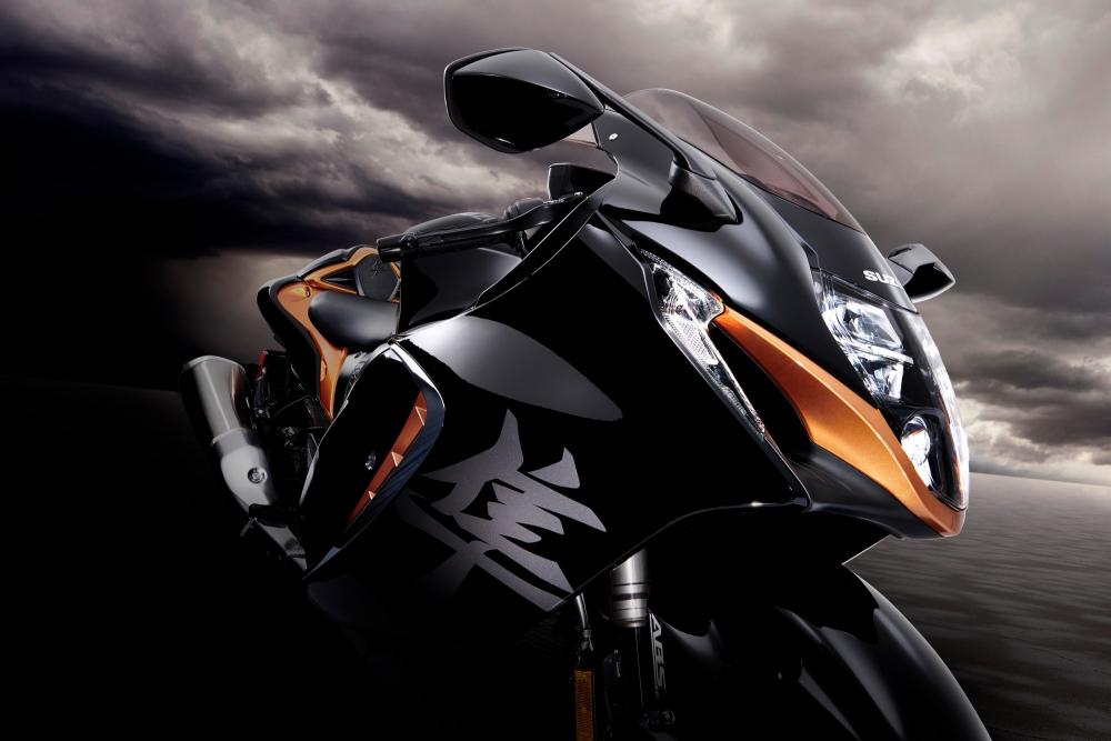 la nuova Suzuki Hayabusa, poderosa sportiva della casa giapponese che si pone come top di gamma per chi cerca le emozioni “veloci”.