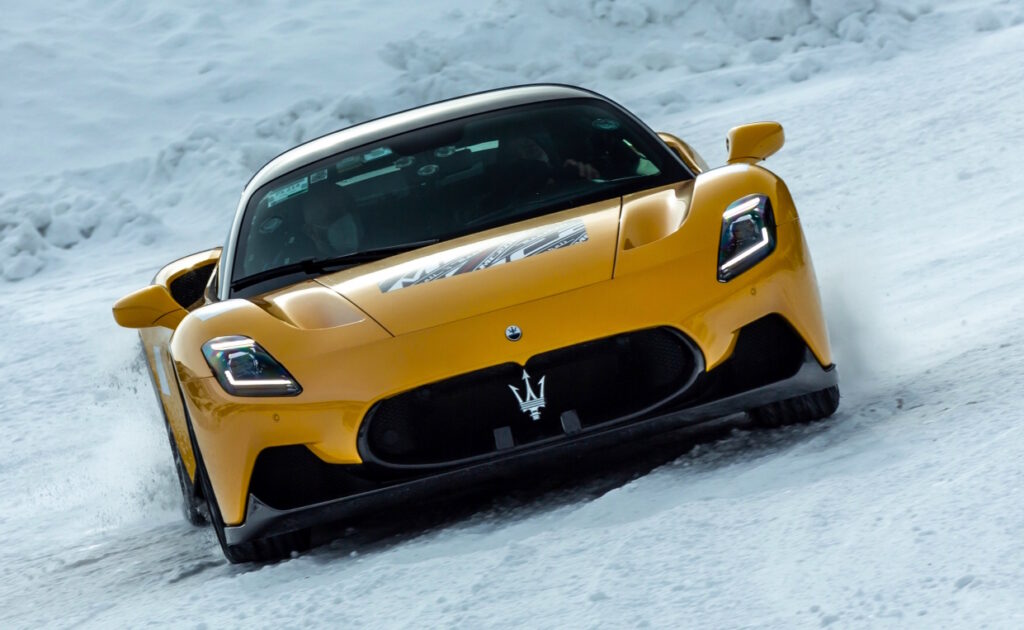 Test sulla neve per la Maserati MC20