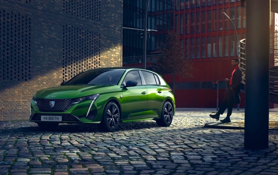 La nuova Peugeot 308 arriva nelle versioni turbodiesel, benzina e ibrida plug-in