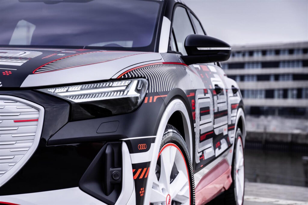 Esposta la nuova Audi Q4 e-tron nella Biblioteca degli Alberi Milano