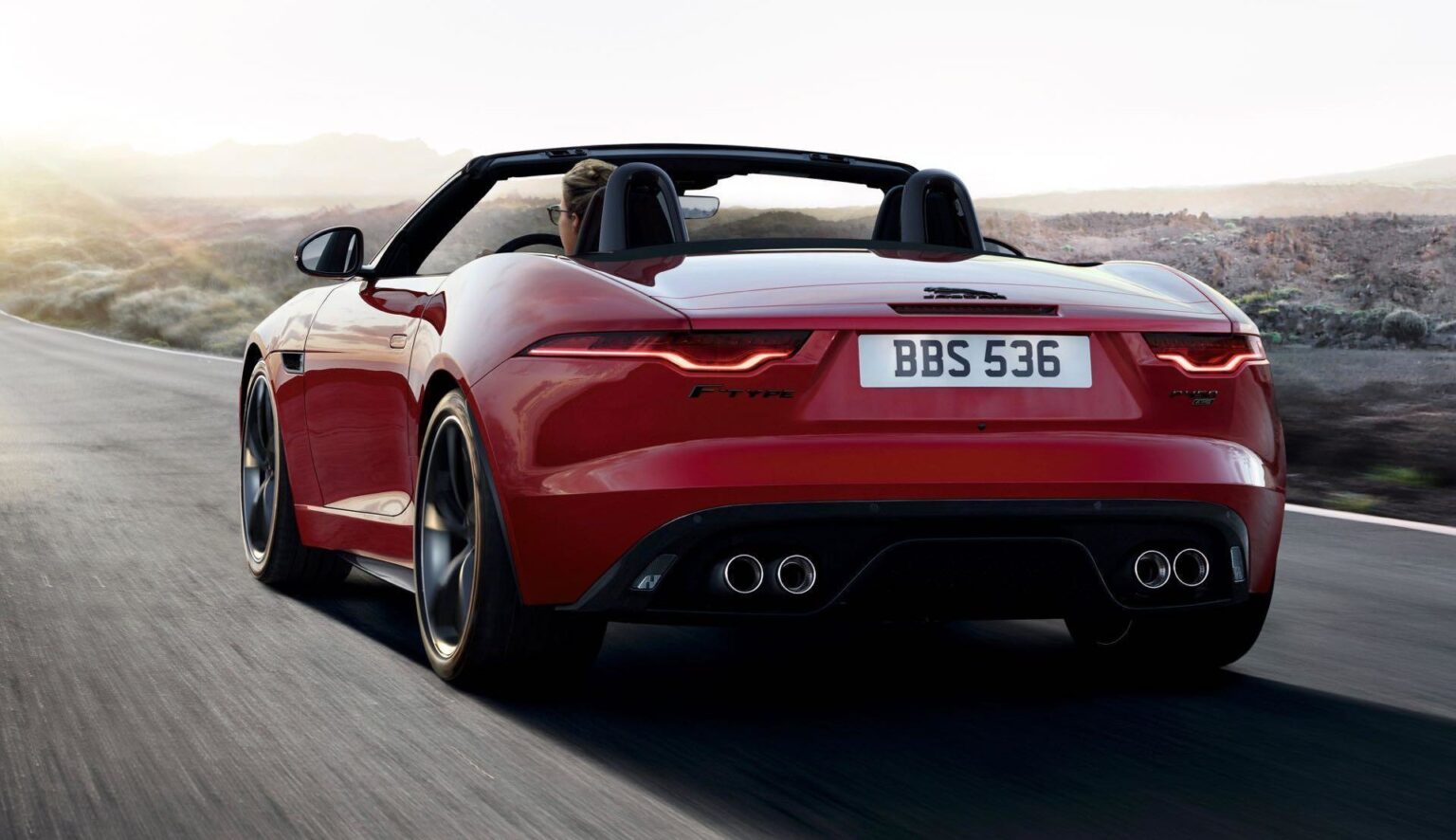 Jaguar F-Type R-Dynamic Black: famose discendenze