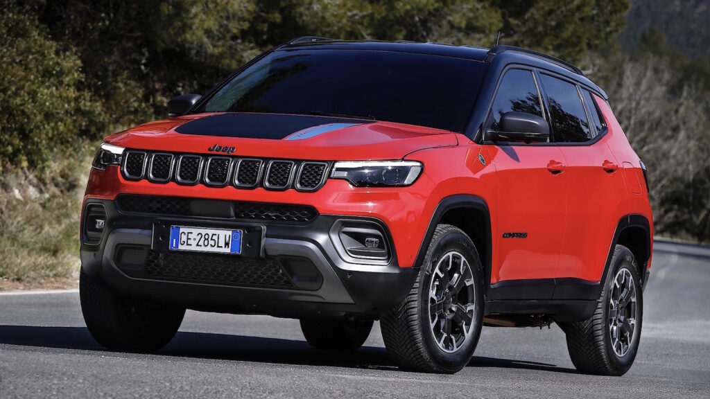 la Jeep Compass si rinnova sia stilisticamente che in termini di contenuti tecnici e multimediali