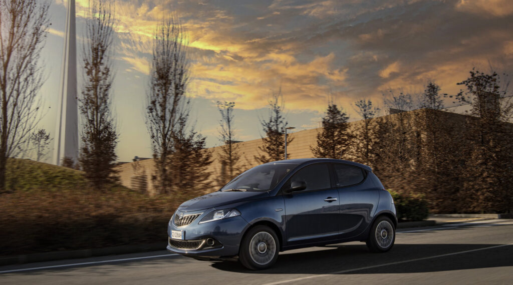 La Lancia Ypsilon mantiene fede alla tradizione più pura del marchio che vede auto molto confortevoli