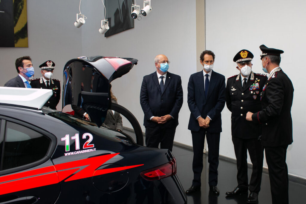 Le nuove Alfa Romeo Giulia rafforzano il sodalizio storico tra Alfa Romeo e i Carabinieri