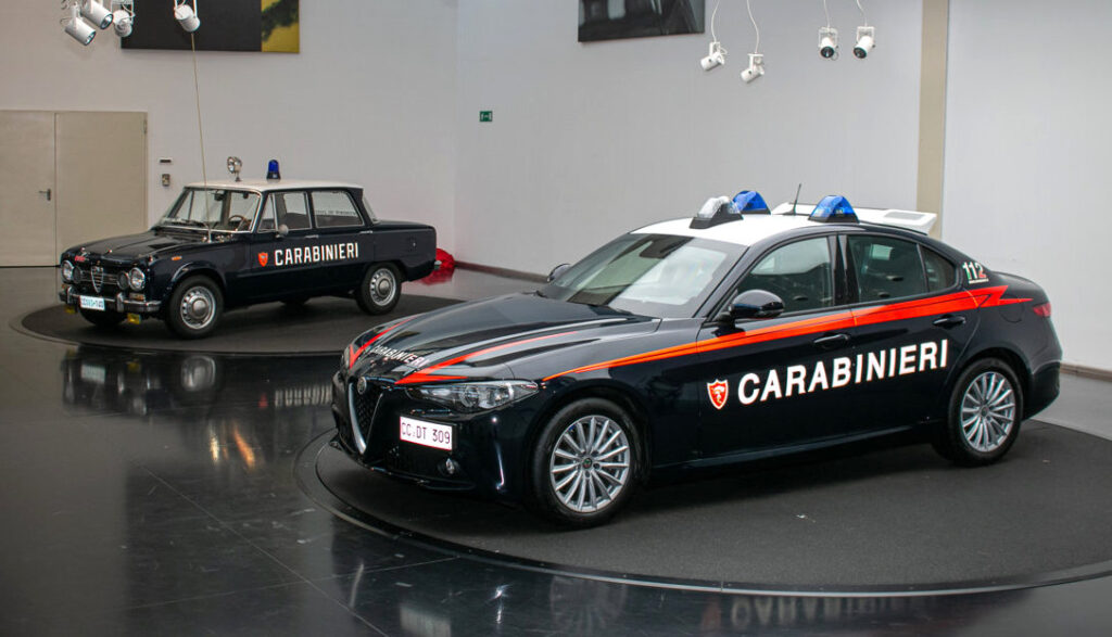 Le nuove Alfa Romeo Giulia rafforzano il sodalizio storico tra Alfa Romeo e i Carabinieri