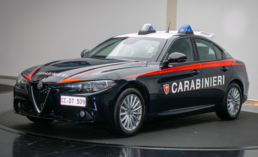 Le nuove Alfa Romeo Giulia rafforzano il sodalizio storico tra Alfa Romeo e i Carabinieri