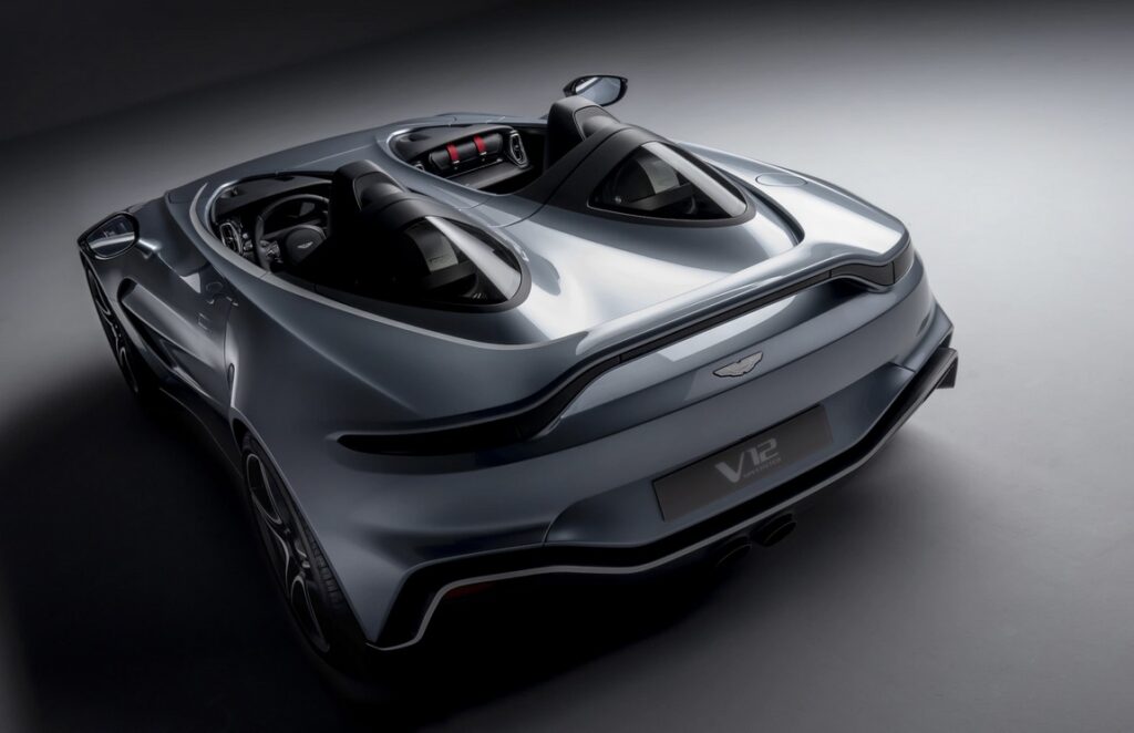 Aston Martin si lancia nel mercato delle Hypercar biposto attraverso la V12 Speedster