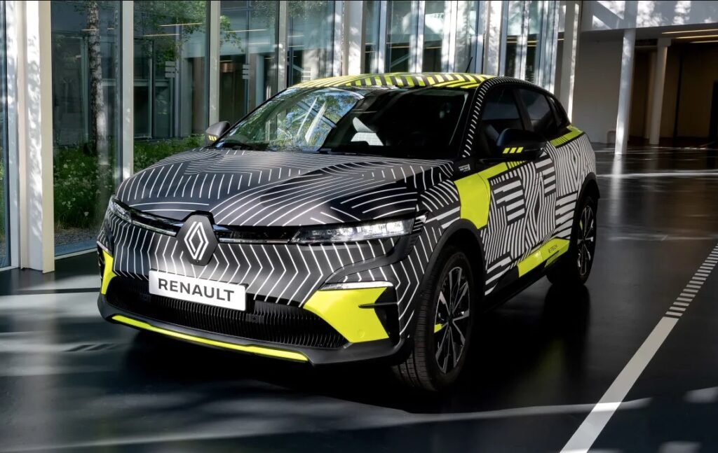 Renault Mégane E-Tech Electric è attesa nel 2022.