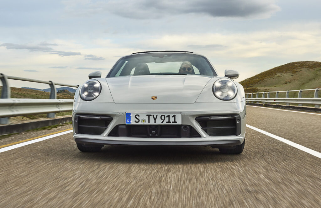 Il flat-six turbo da tre litri della nuova Porsche 911 GTS eroga 480 CV