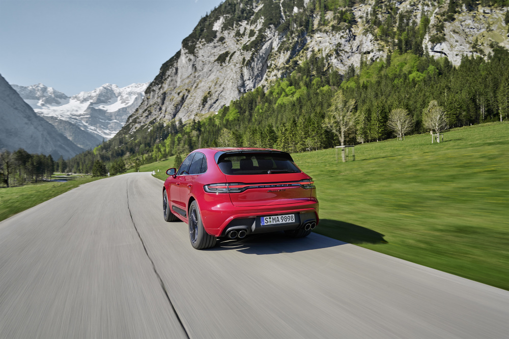 Porsche presenta la rinnovata Macan con performance più elevate