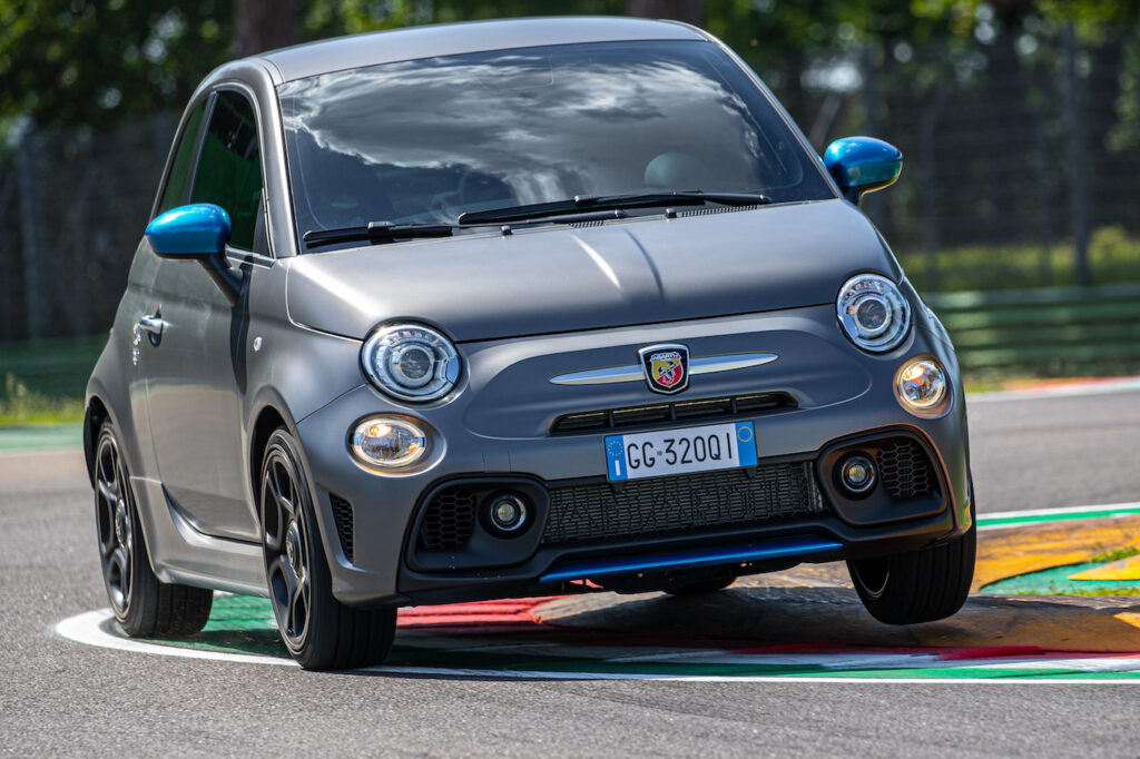 La nuova Abarth F595 rappresenta un tributo al 50° anniversario della monoposto Formula Italia