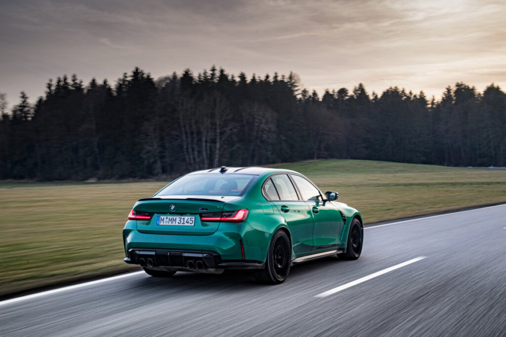 Alfa Romeo Giulia Quadrifoglio e BMW M3 Competition scendono in pista per un confronto tanto serrato quanto appassionante.