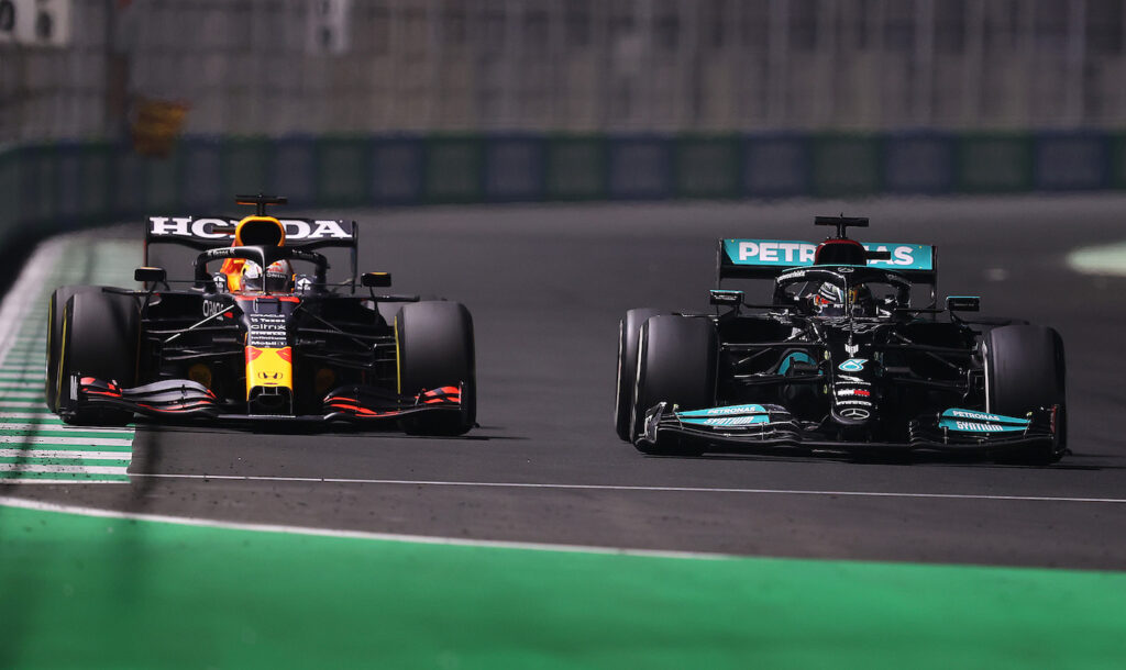 Lewis Hamilton vince il GP d’Arabia Saudita dopo una lotta durissima con Max Verstappen