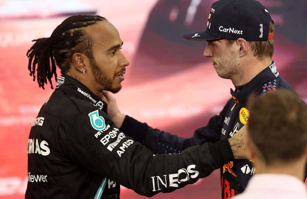 Hamilton da grande campinesi è subito congratulato con Max Verstappen.