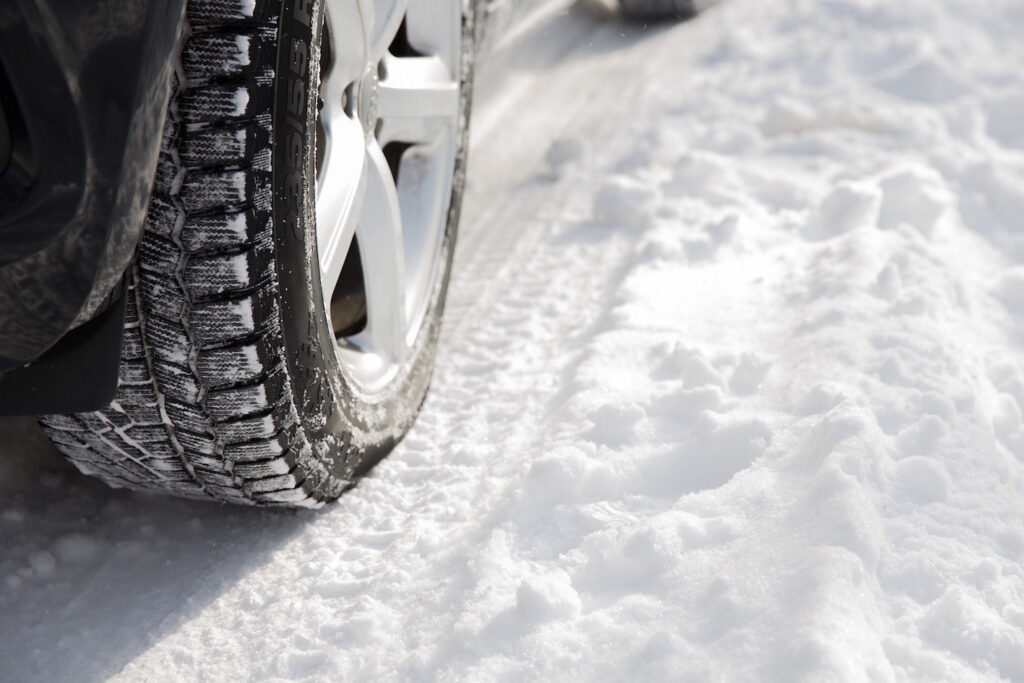 Per gli pneumatici m+s normativa vuole che siano predisposti per le condizioni estreme quali ghiaccio, neve e pioggia, particolarmente critiche durante il periodo invernale.