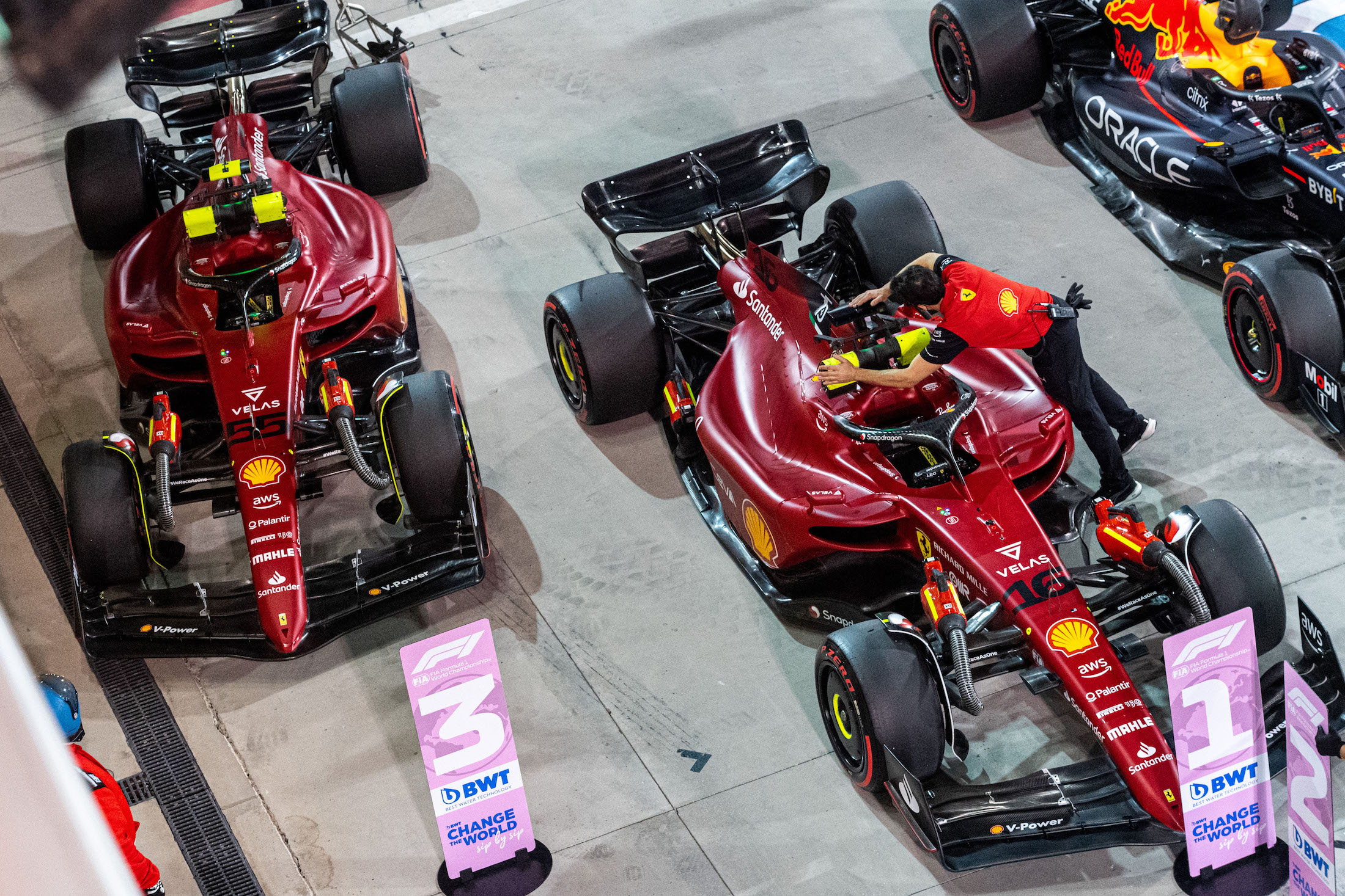 Charles Leclerc sulla Ferrari ha vinto la prima gara del Mondiale 2022 di F1