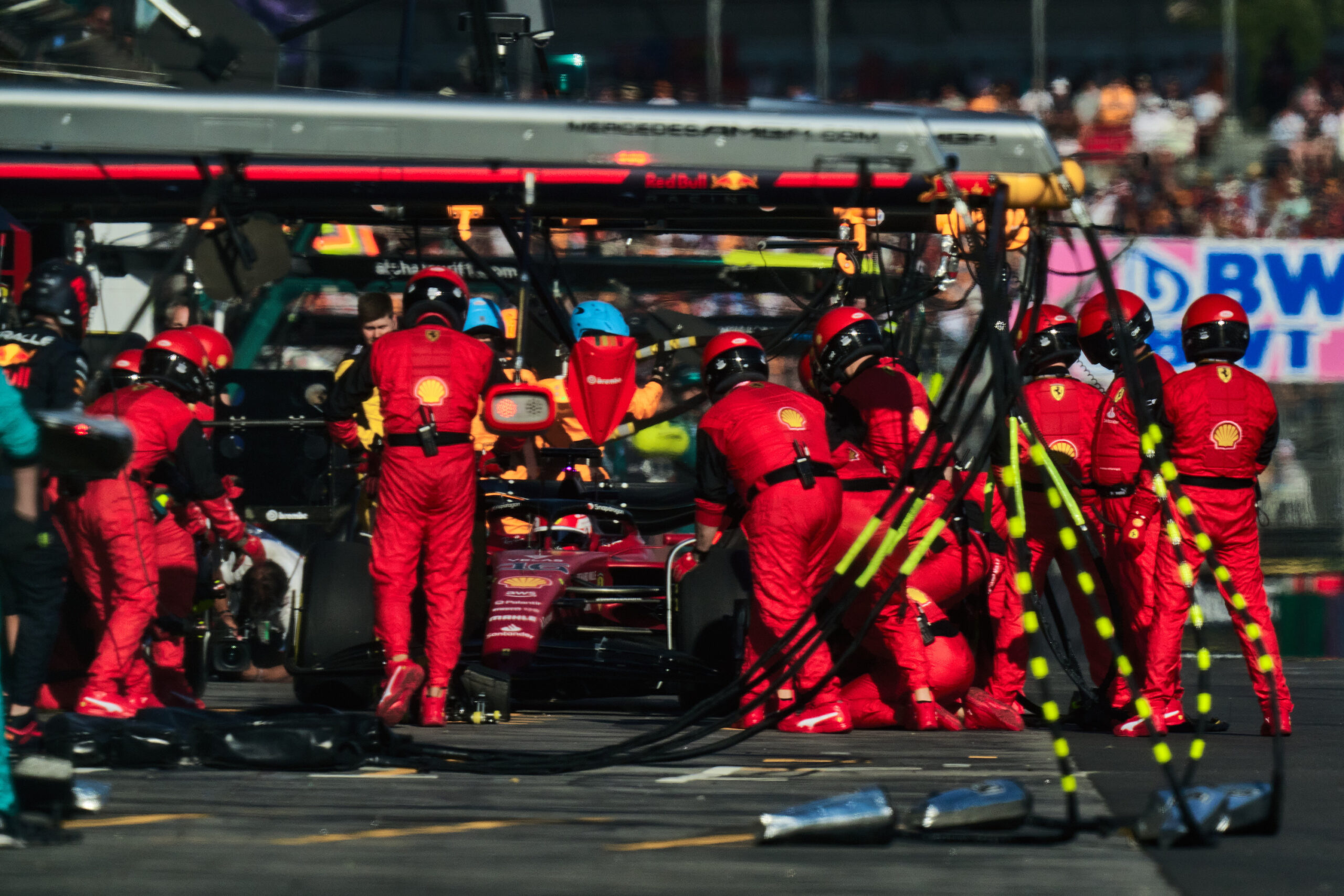 La F1-75 ha fatto sentire Leclerc a suo agio fin dalla partenza consentendogli di ottenere una vittoria strepitosa.