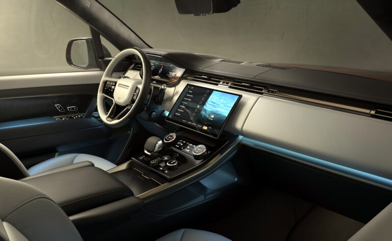 Range Rover Sport nuova generazione: lusso hi-tech