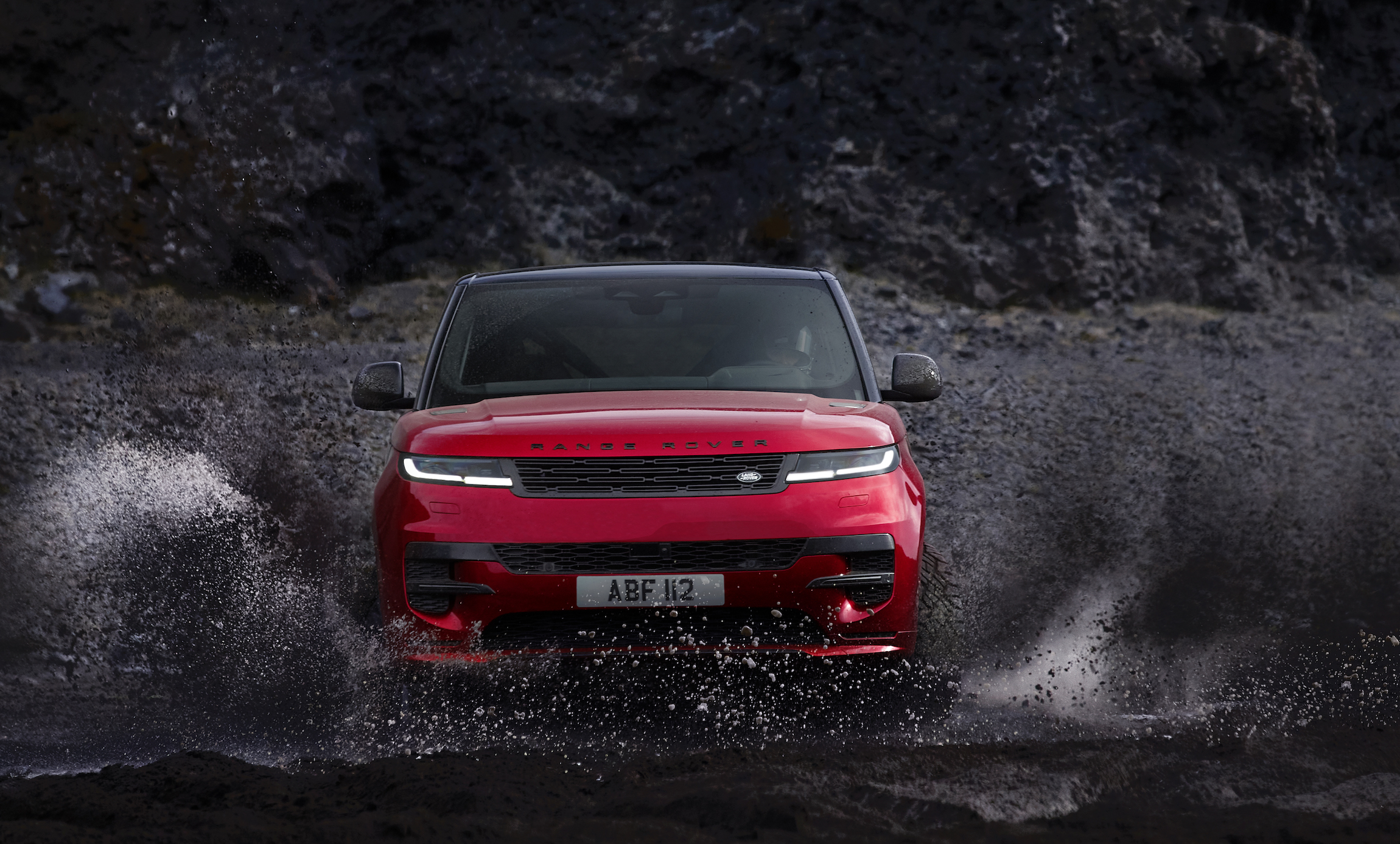 La terza generazione della Range Rover Sport unisce come non mai l’eleganza alla sportività.