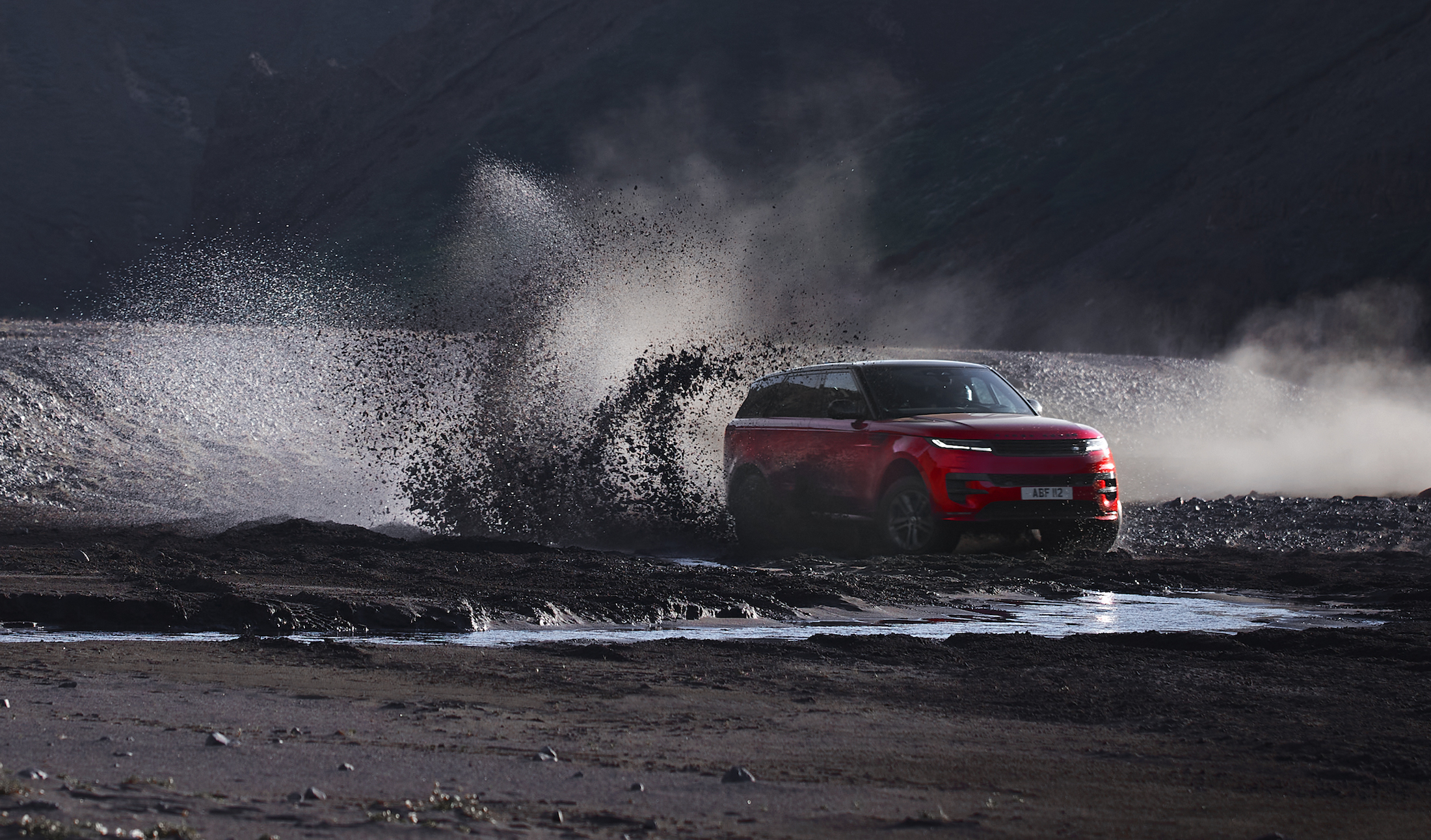 La terza generazione della Range Rover Sport unisce come non mai l’eleganza alla sportività.