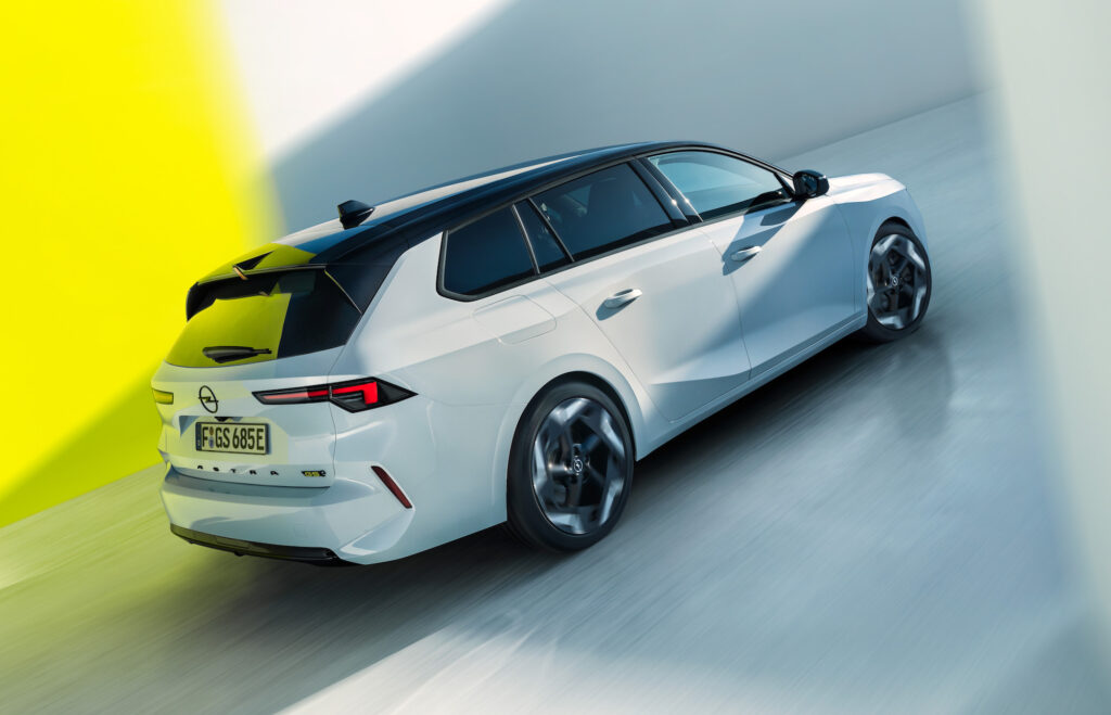 Le nuove Opel Astra GSe e Opel Astra Sports Tourer GSe sono le automobili ideali per lanciare il nuovo marchio sportivo.