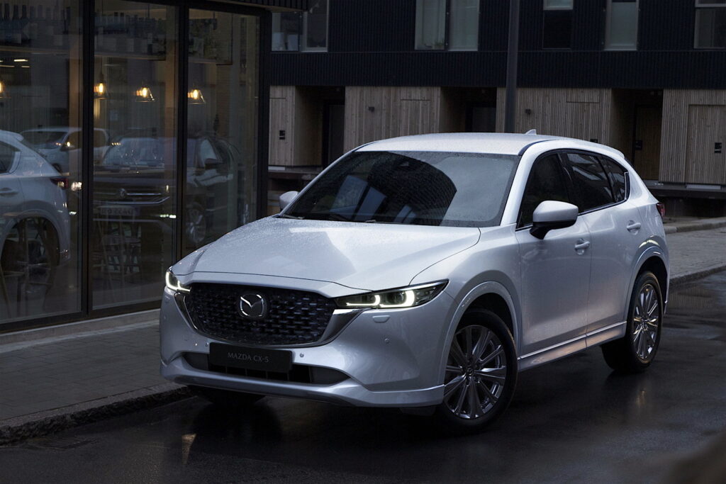 La Mazda CX-5 2023 è gia ordinabile con prezzi da 36.700 euro