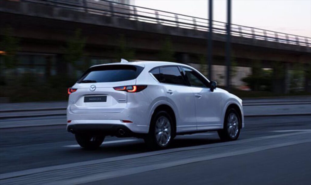 La Mazda CX-5 2023 è gia ordinabile con prezzi da 36.700 euro