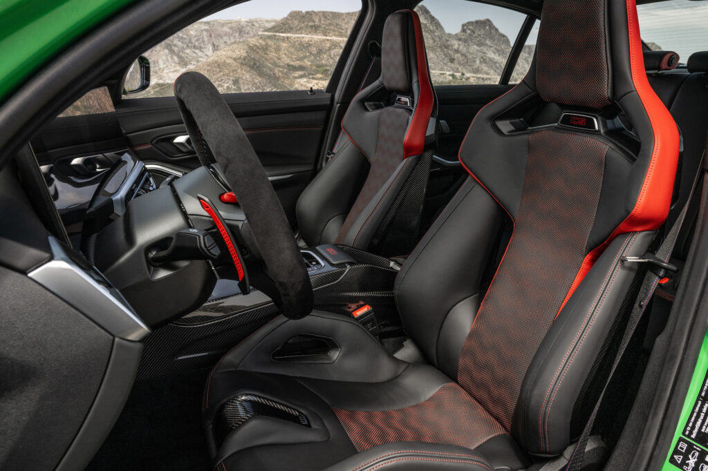 I sedili M Carbon della nuova BMW M3 CS sono rivestiti in pelle Merino