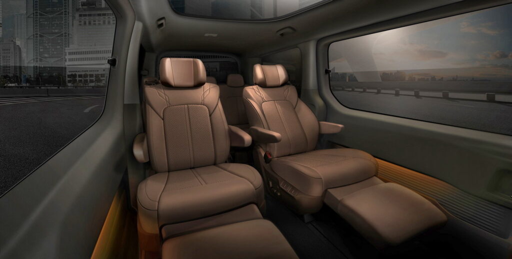 Nella nuova Hyundai Staria gli interni sono ampi e confortevoli grazie anche alla linea dei finestrini ribassata