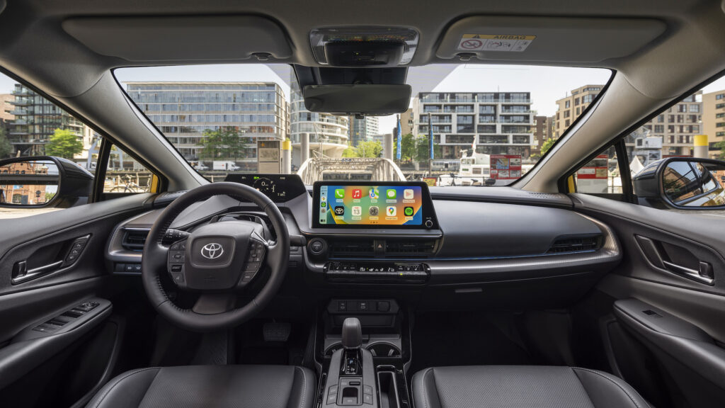 Toyota Prius Plug-in è disponibile in tre allestimenti: Active, Lounge e Lounge+