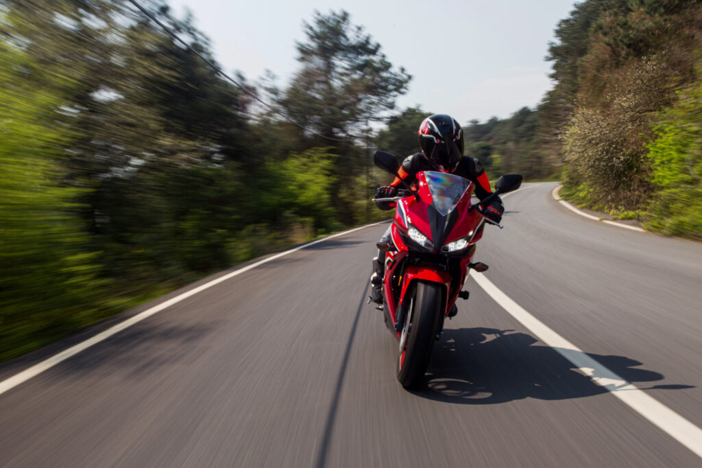 La polizza assicurativa moto copre i danni provocati da un conducente di motociclo o di ciclomotore durante la circolazione.