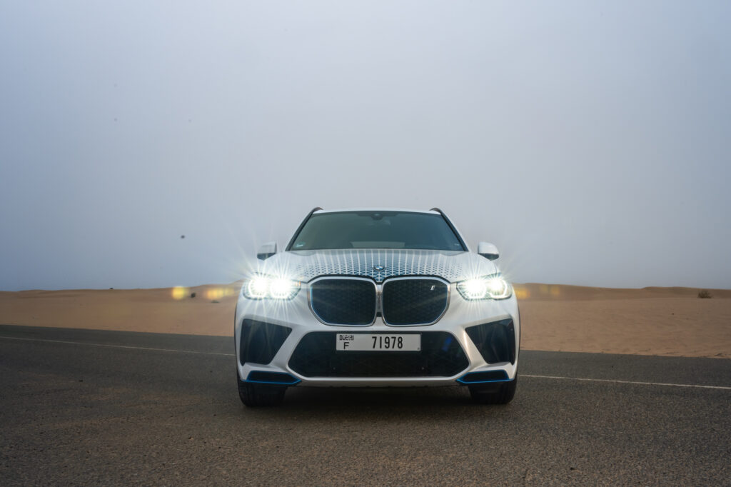 BMW iX5 Hydrogen un’autonomia di 504 km (313 miglia) nel ciclo WLTP