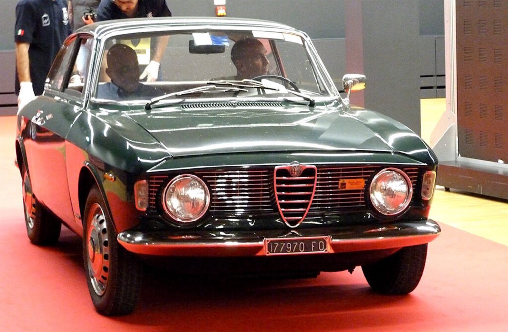 Per celebrare i 60 anni della Giulia Coupé il reparto corse ufficiale dell'Alfa Romeo esporrà nel suo stand ad Auto e Moto d'Epoca due esemplari importanti
