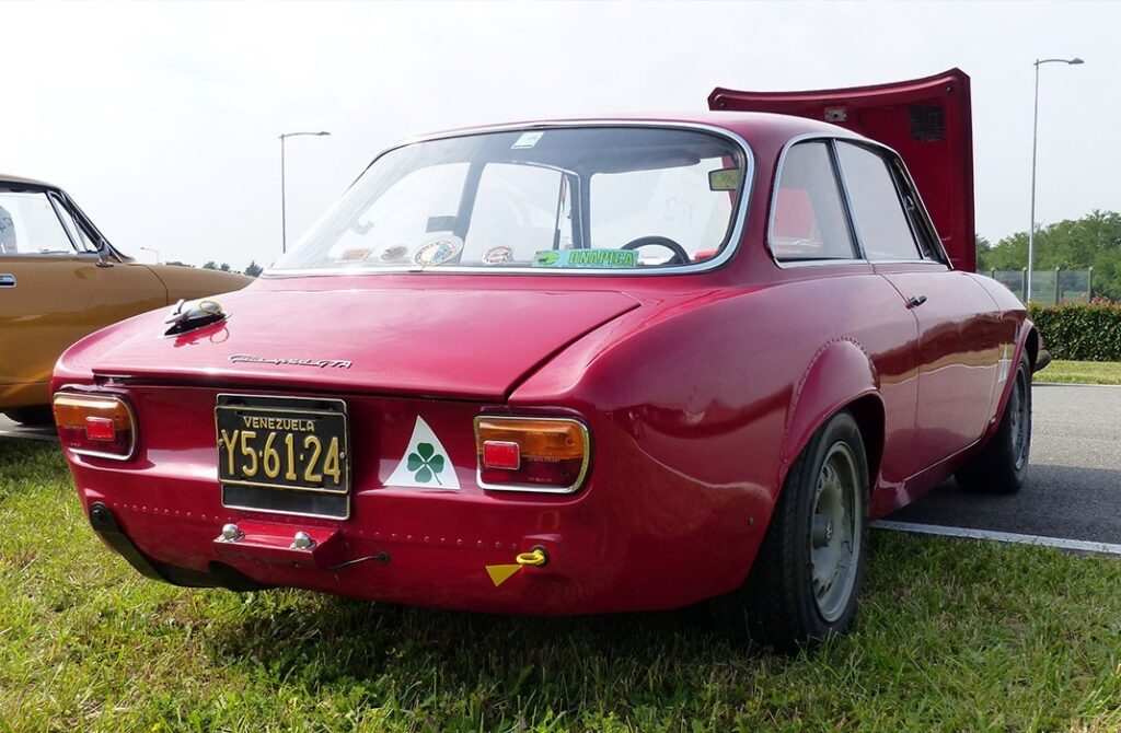 Per celebrare i 60 anni della Giulia Coupé il reparto corse ufficiale dell'Alfa Romeo esporrà nel suo stand ad Auto e Moto d'Epoca due esemplari importanti