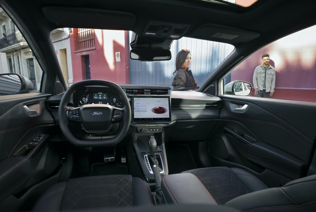 Gli interni della Ford Puma sono stati riprogettati con un nuovo design ispirato a quello delle auto sportive