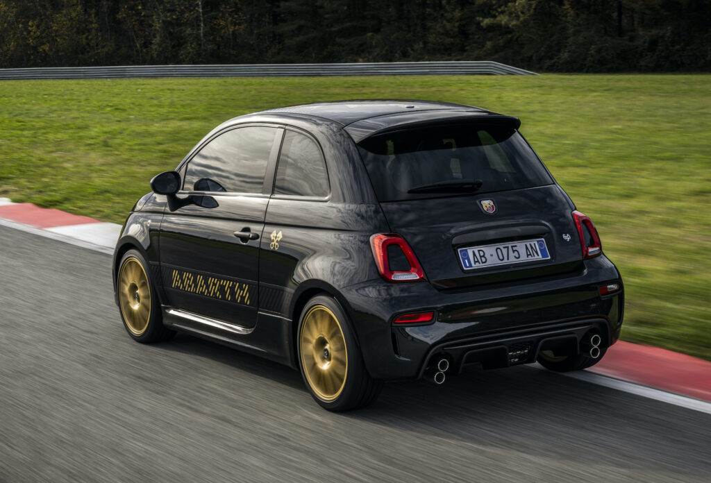 Nuova Abarth 695 al debutto, nella versione di lancio Scorpionissima